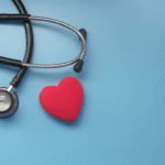 Stetoskop mot blå bakgrund